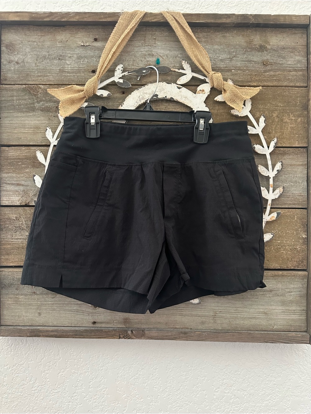 Athleta Trekkie north Women's Black Active Shorts with Zip Pockets size 4